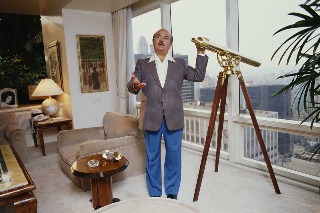 Saudi arms dealer Adnan Khashoggi in his Fifth Avenue apartment in New York City, USA Saudi arms dealer Adnan Khashoggi in his Fifth Avenue apartment in New York City, USA