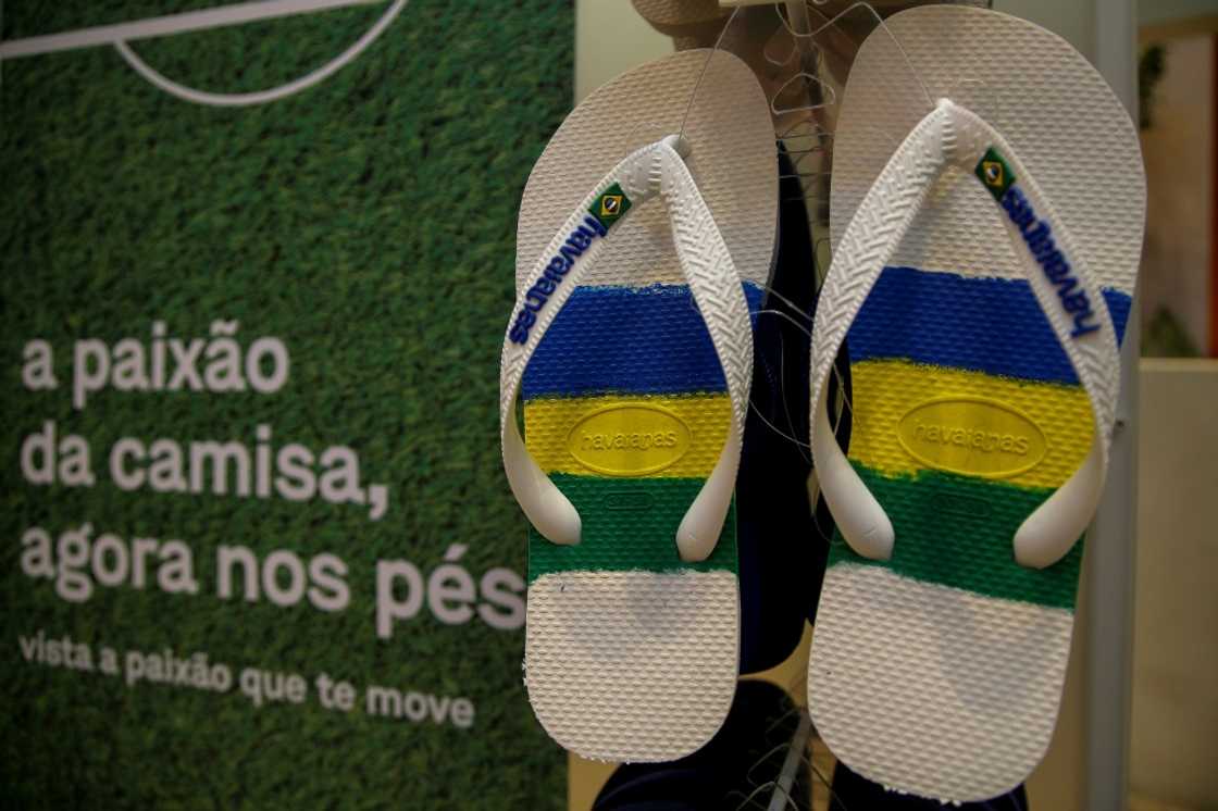 A promotional video for Havaianas flip-flops featuring prominent actress Fernanda Torres, a supporter of the Brazilian left wing, has sparked outrage on the right