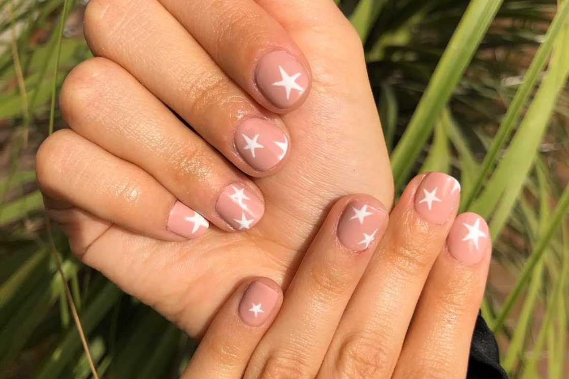 unique classy short nail designs