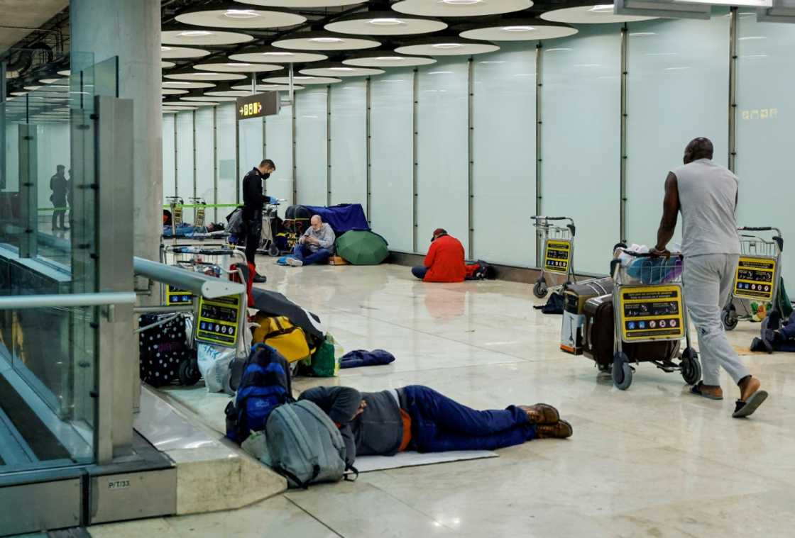 A recent survey by a Catholic charity found that more than 400 people were sleeping rough in Madrid's airport A recent survey by a Catholic charity found that more than 400 people were sleeping rough in Madrid's airport