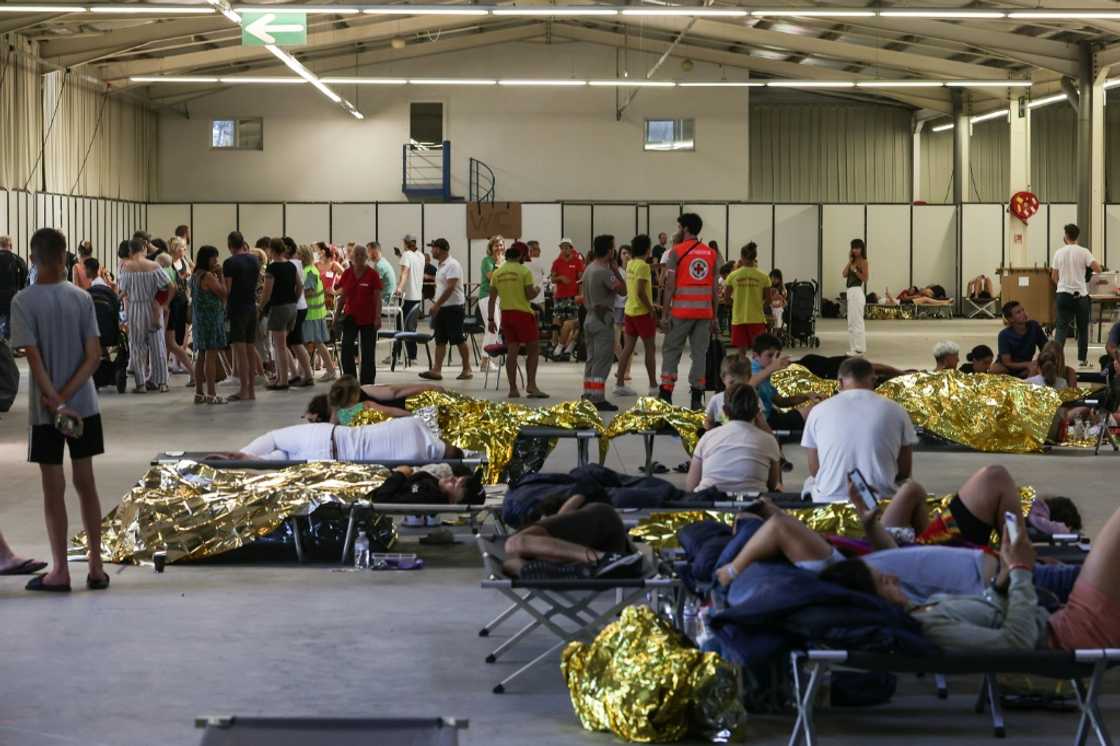 Holidaymakers at the Dune du Pilat after their evacuation Holidaymakers at the Dune du Pilat after their evacuation