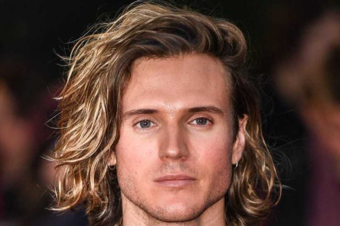 Side parted surfer hair style Side parted surfer hair style