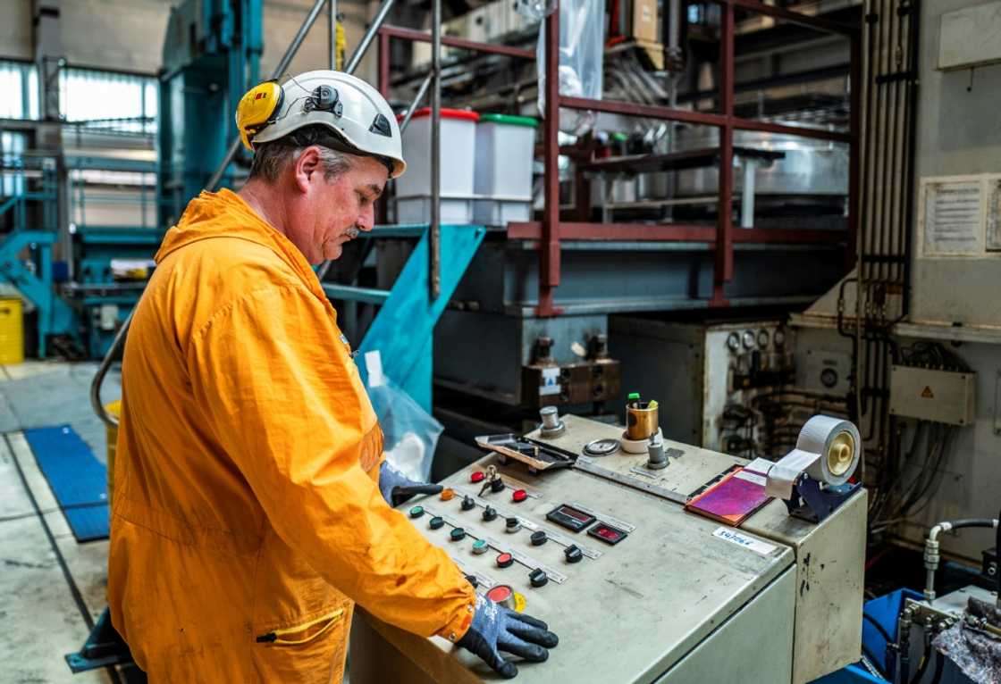 Workers at the Lubmin plant have 1.8 million tonnes of material to sort through Workers at the Lubmin plant have 1.8 million tonnes of material to sort through