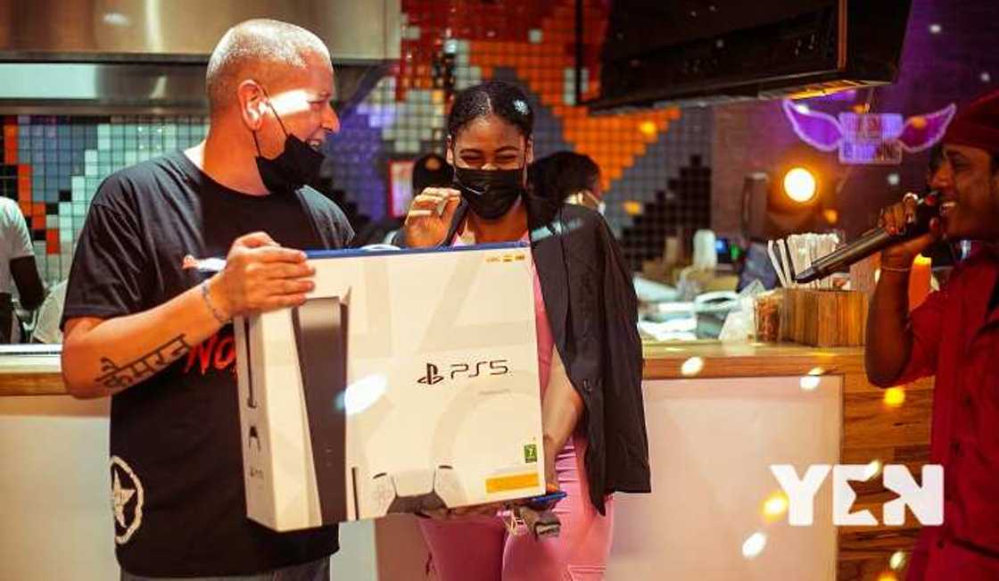 RocoMamas marks 1st anniversary, rewards customers with valuable prizes RocoMamas marks 1st anniversary, rewards customers with valuable prizes