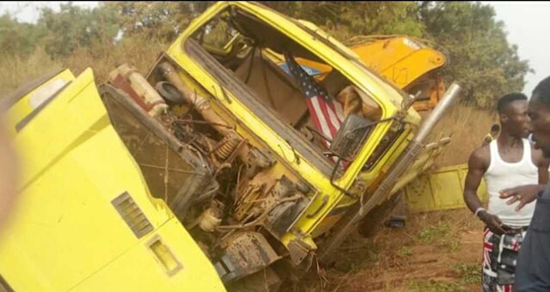 5 dead in gory accident at 37 5 dead in gory accident at 37