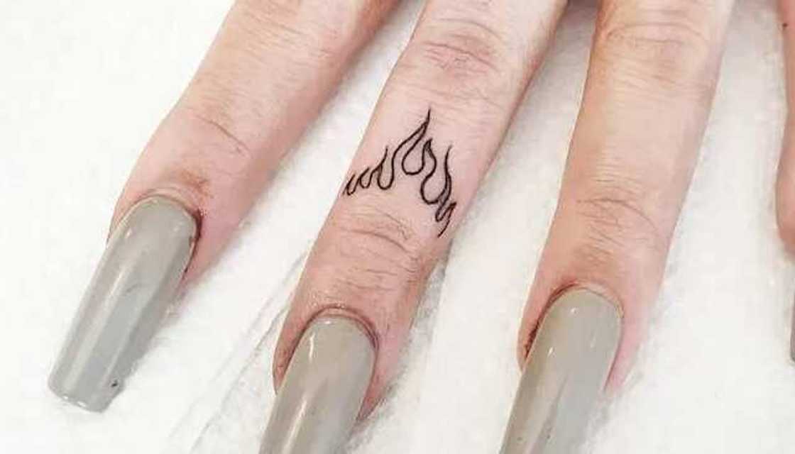 finger tattoo