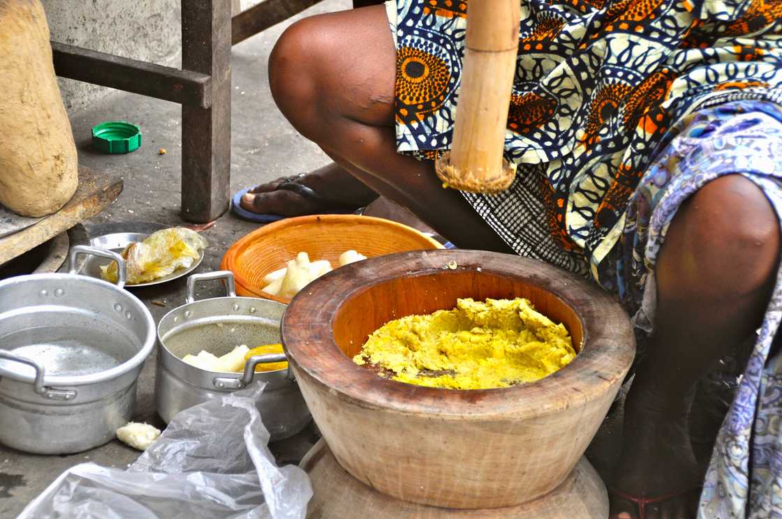 Pounding fufu, Mortar and pestle, Pounding fufu in rock, Village life, Ghana fufu, Fufu and soup, Northern Ghana. Pounding fufu, Mortar and pestle, Pounding fufu in rock, Village life, Ghana fufu, Fufu and soup, Northern Ghana.