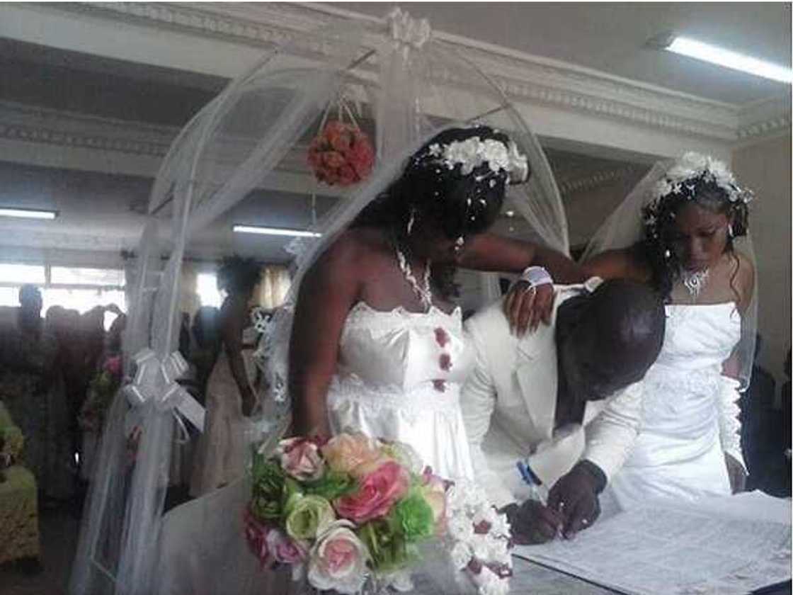 Man ties the knot with two different woman on the same day Man ties the knot with two different woman on the same day