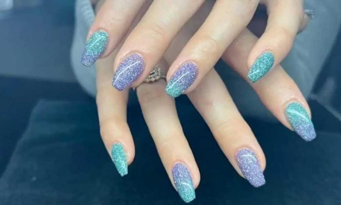 Mermaid sparkles nails