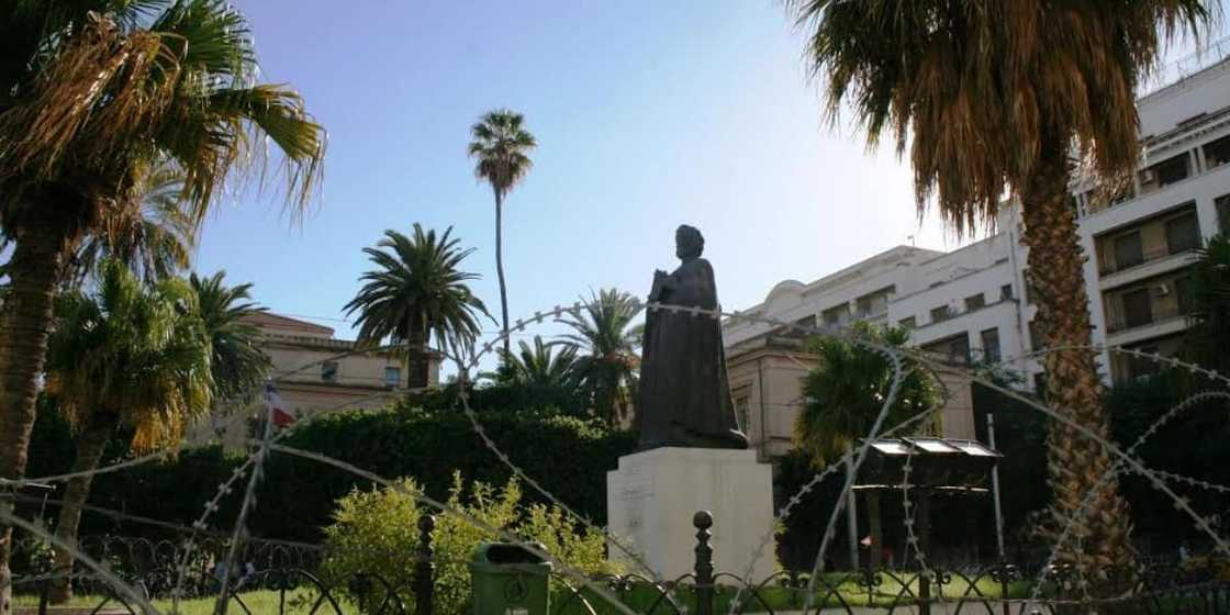 Ez-Zitouna University Ez-Zitouna University