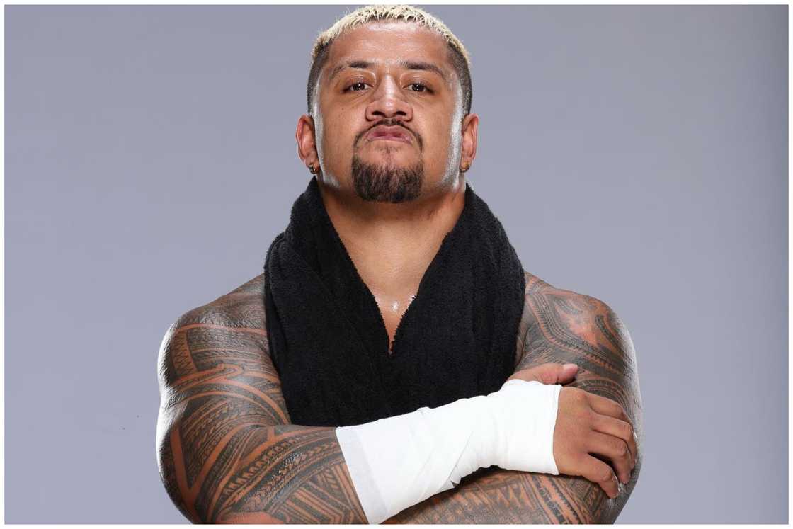 Solo Sikora showing off his biceps Solo Sikora showing off his biceps