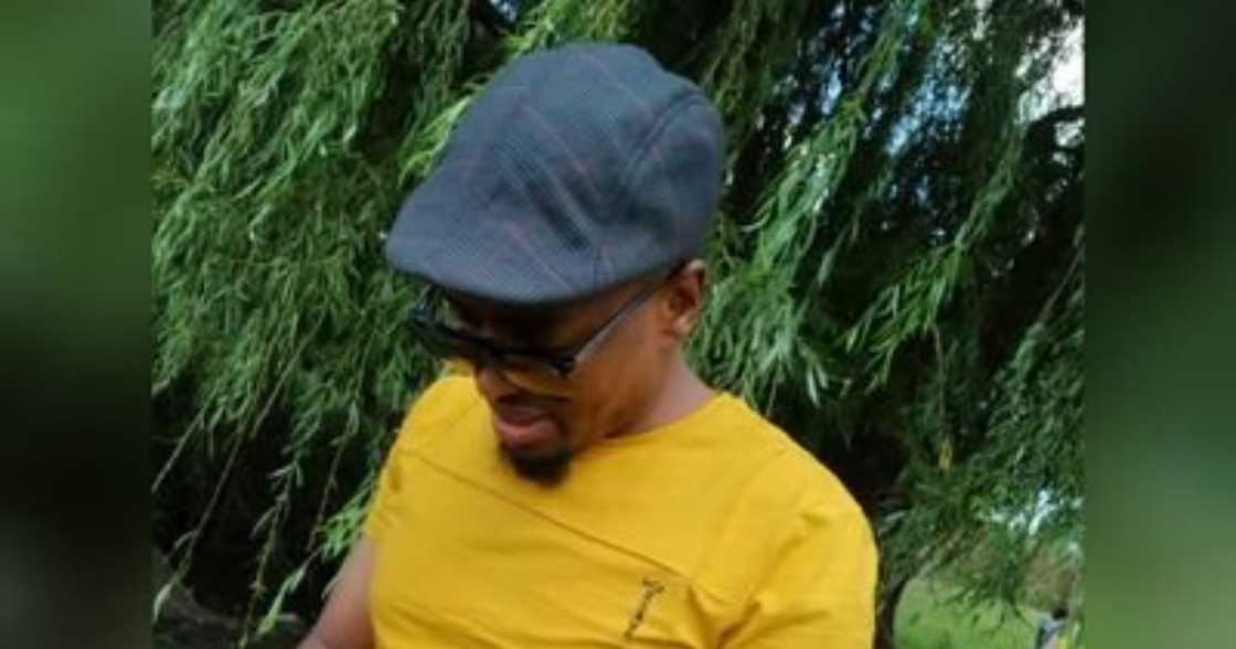 Man Loudly Cheers in Restaurant After Being Served "Delicious" Food Man Loudly Cheers in Restaurant After Being Served "Delicious" Food