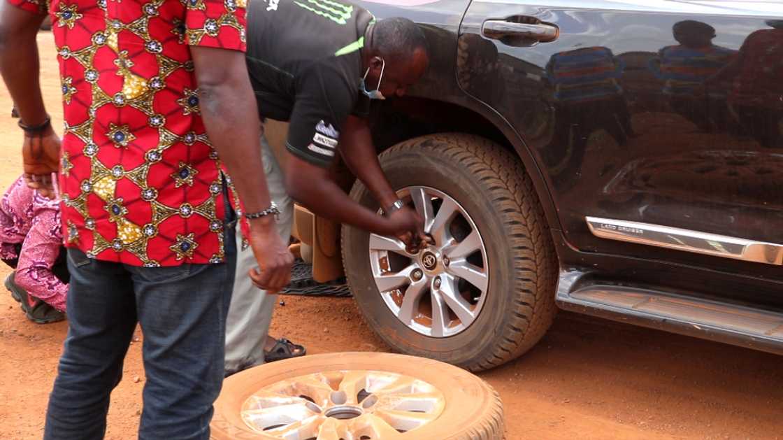 Bad roads at Sissala causes flat tire of Roads and Highways Minister's Land Cruiser