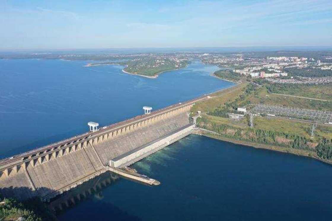 largest man-made lake in the world largest man-made lake in the world