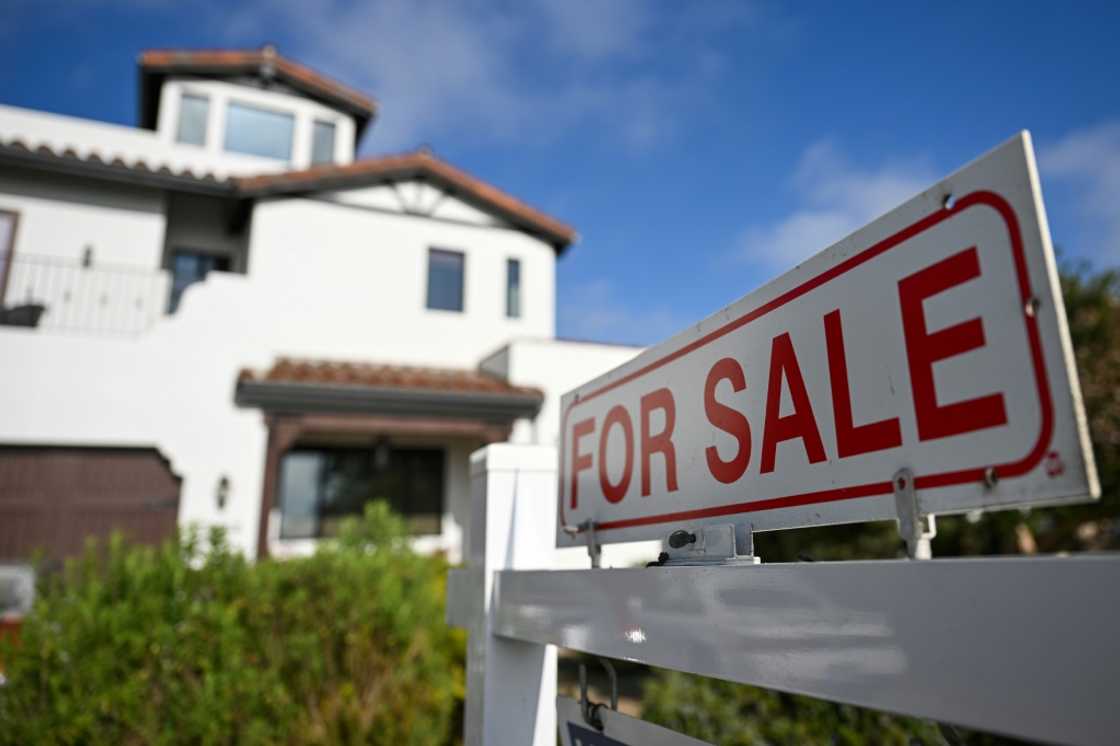 US existing home sales slipped 2.5 percent in August from July, according to industry data