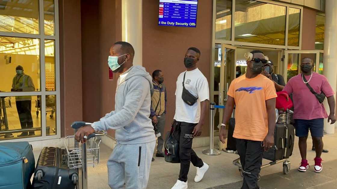 Sarkodie arrives in Kenya to promote "No Pressure" album; photos and video pops up Sarkodie arrives in Kenya to promote "No Pressure" album; photos and video pops up