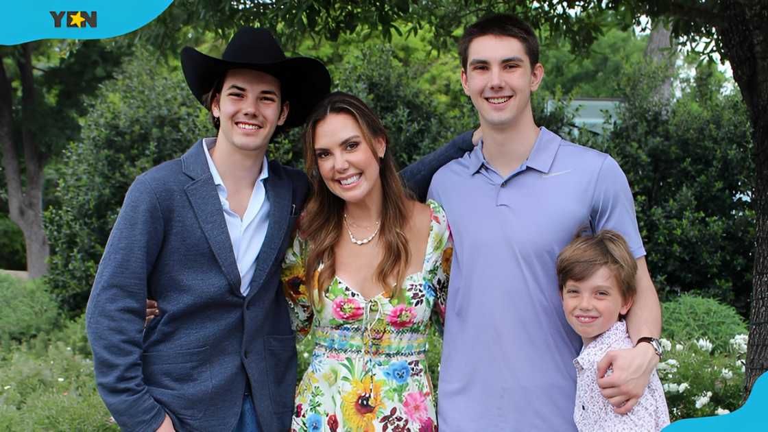 Kendra Scott (M) poses for a photo with her three sons Kendra Scott (M) poses for a photo with her three sons