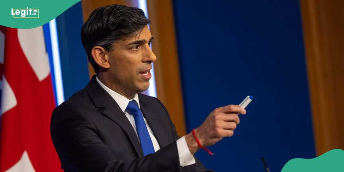 UK to ban mobile phones in schools UK to ban mobile phones in schools