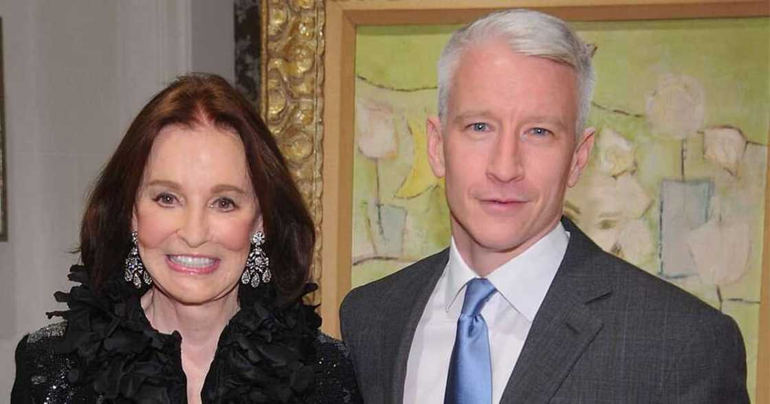 Anderson Cooper and his mother, Gloria Vanderbilt. Anderson Cooper and his mother, Gloria Vanderbilt.