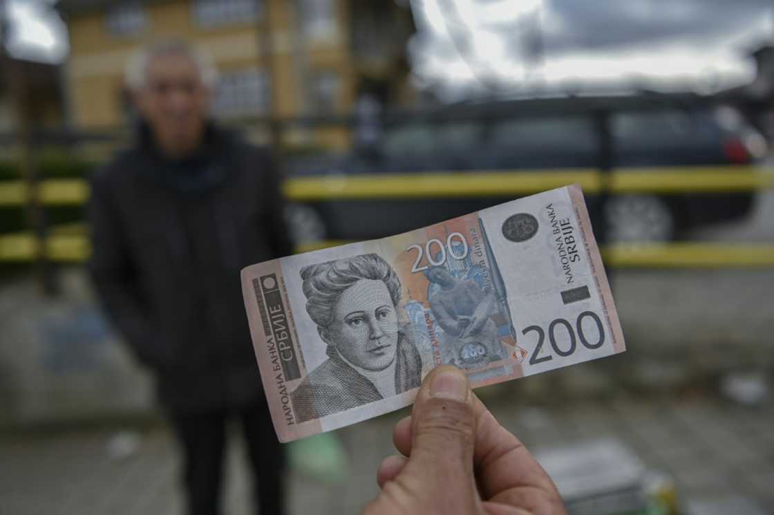 A street vendor with a Serbian dinar banknote in Gracanica, Kosovo A street vendor with a Serbian dinar banknote in Gracanica, Kosovo