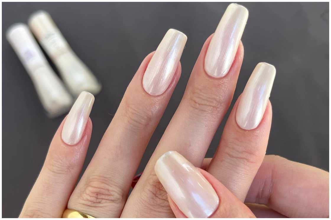 White square glazed doughnut nails White square glazed doughnut nails