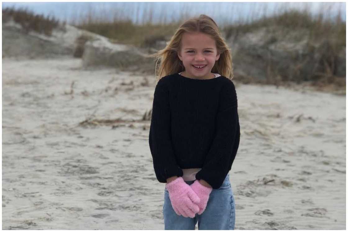 Gravity in a black sweeter and pink gloves. Gravity in a black sweeter and pink gloves.