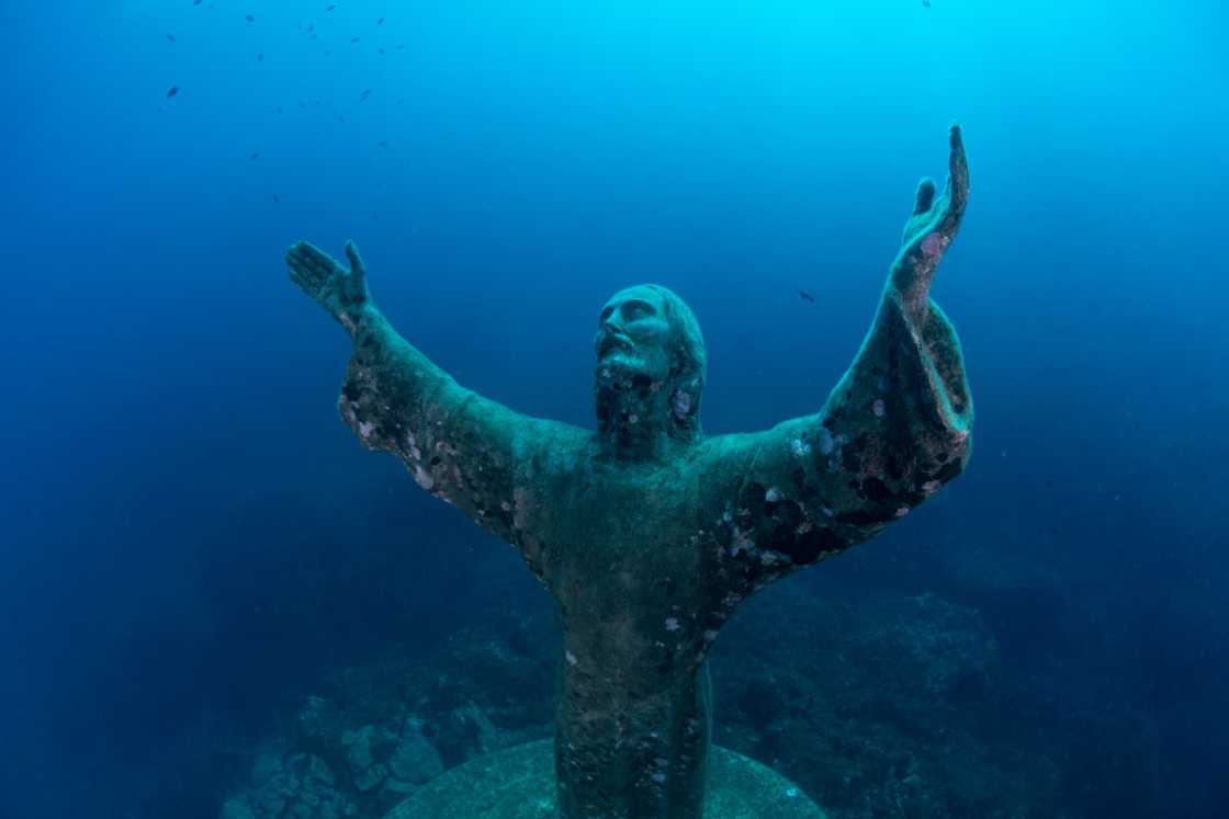 underwater statues