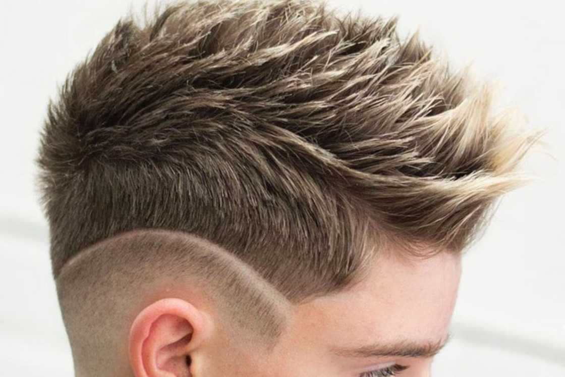 A whire man is rocking a messy disconnected Undercut