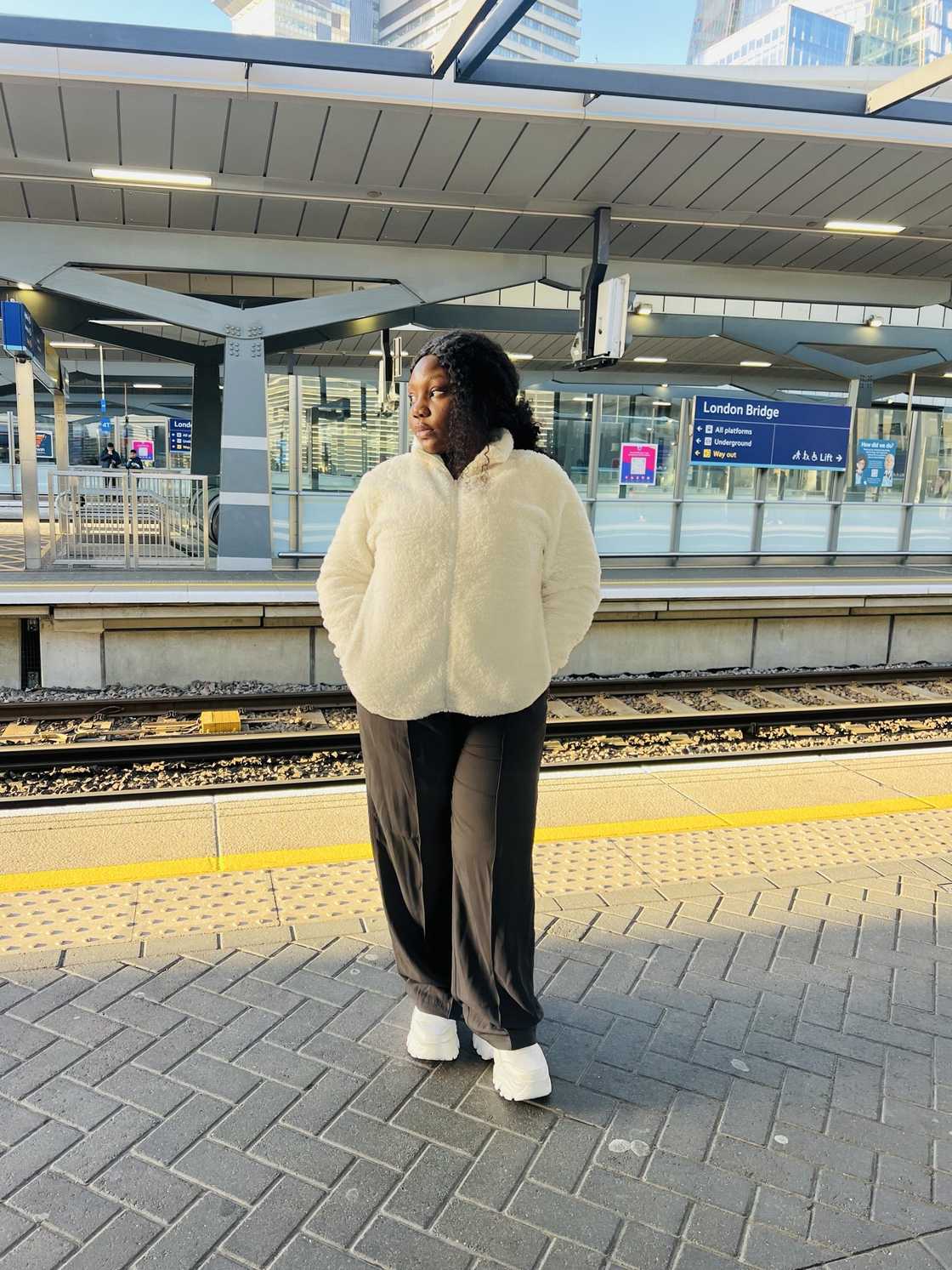 Nurse, Lady, Jobs, Pay, Relocate, Salary