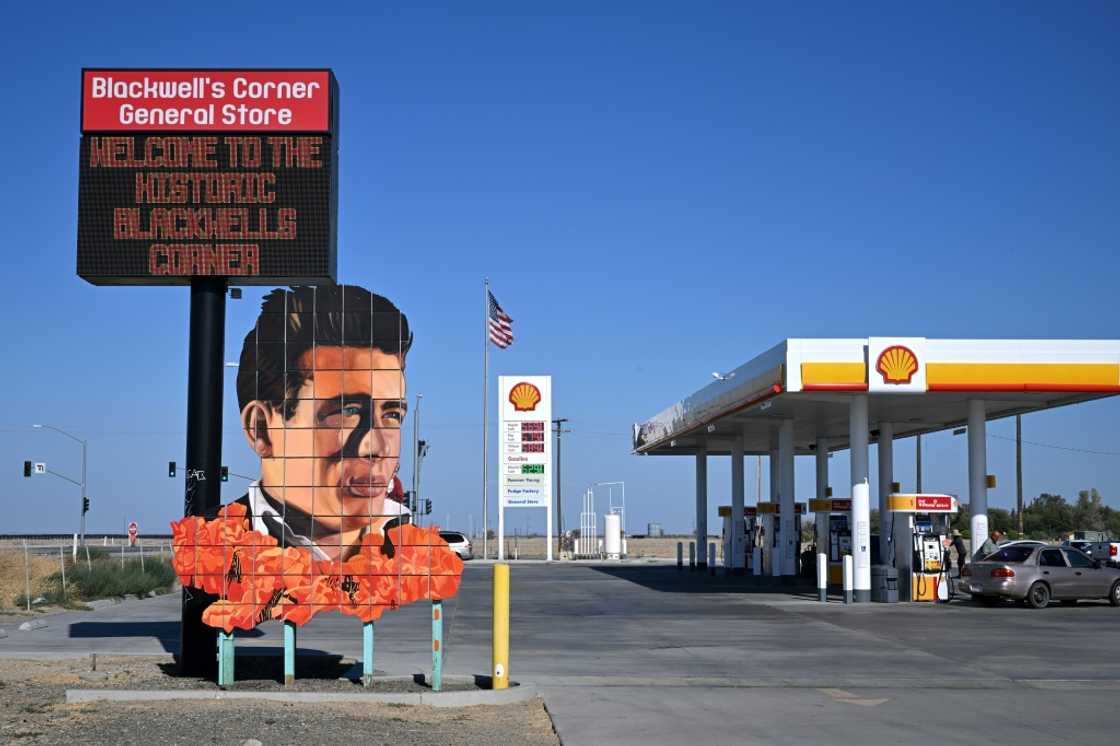 Blackwell's Corner petrol station in Lost Hills, California pays hommage to a famous patron: James Dean Blackwell's Corner petrol station in Lost Hills, California pays hommage to a famous patron: James Dean