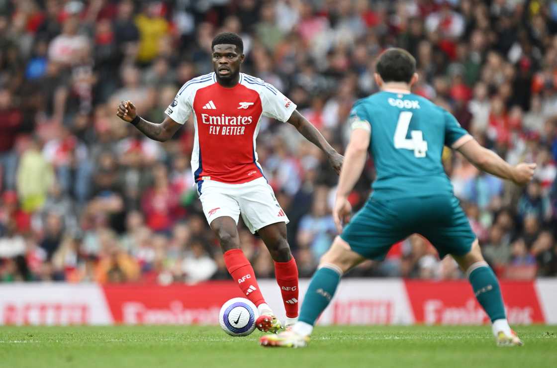 Thomas Partey of Arsenal controls the ball under pressure from Lewis Cook of AFC Bournemouth during the Premier League match between Arsenal FC and AFC Bournemouth at Emirates Stadium on May 03, 2025 in London, England Thomas Partey of Arsenal controls the ball under pressure from Lewis Cook of AFC Bournemouth during the Premier League match between Arsenal FC and AFC Bournemouth at Emirates Stadium on May 03, 2025 in London, England