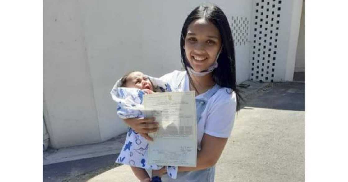 Young momma bags degree, social media, inspires Young momma bags degree, social media, inspires