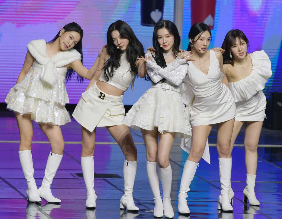 Red Velvet performs during in all white attire during an award ceremony Red Velvet performs during in all white attire during an award ceremony
