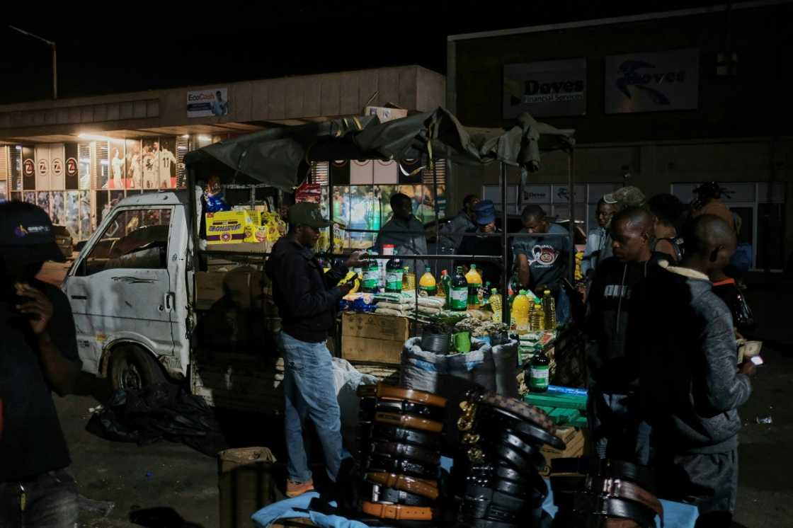 Cash-crunched Zimbabweans are increasingly turning to informal vendors for their groceries shopping