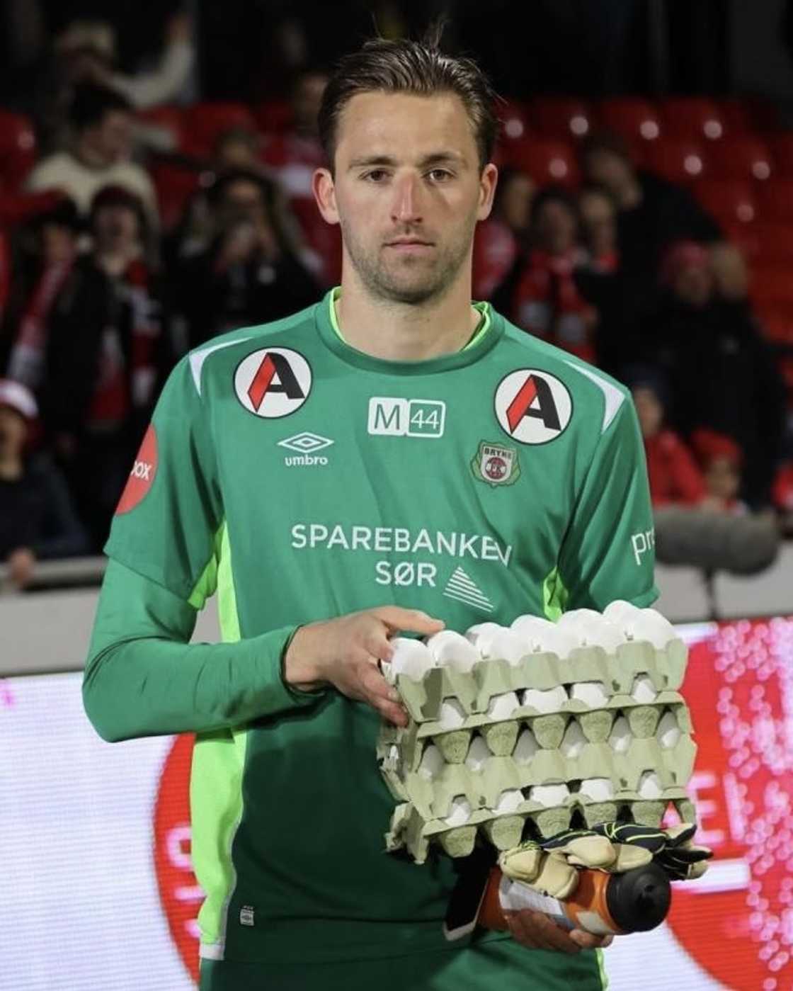 Jan de Boer of Norwegian first division side Bryne FK was given four trays of eggs as his Man of the Match award vs Bodo/Glimt on March 30, 2025 Jan de Boer of Norwegian first division side Bryne FK was given four trays of eggs as his Man of the Match award vs Bodo/Glimt on March 30, 2025