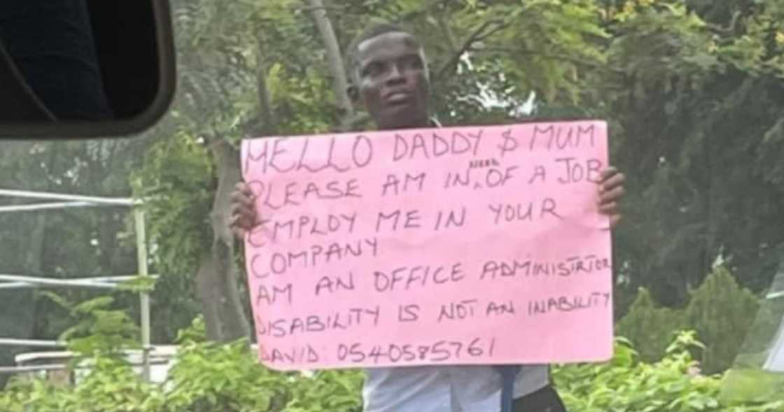 David Borketey: Gh Amputee Storms the Street with Placard in Search of Job; Emotional Photo Emerges David Borketey: Gh Amputee Storms the Street with Placard in Search of Job; Emotional Photo Emerges
