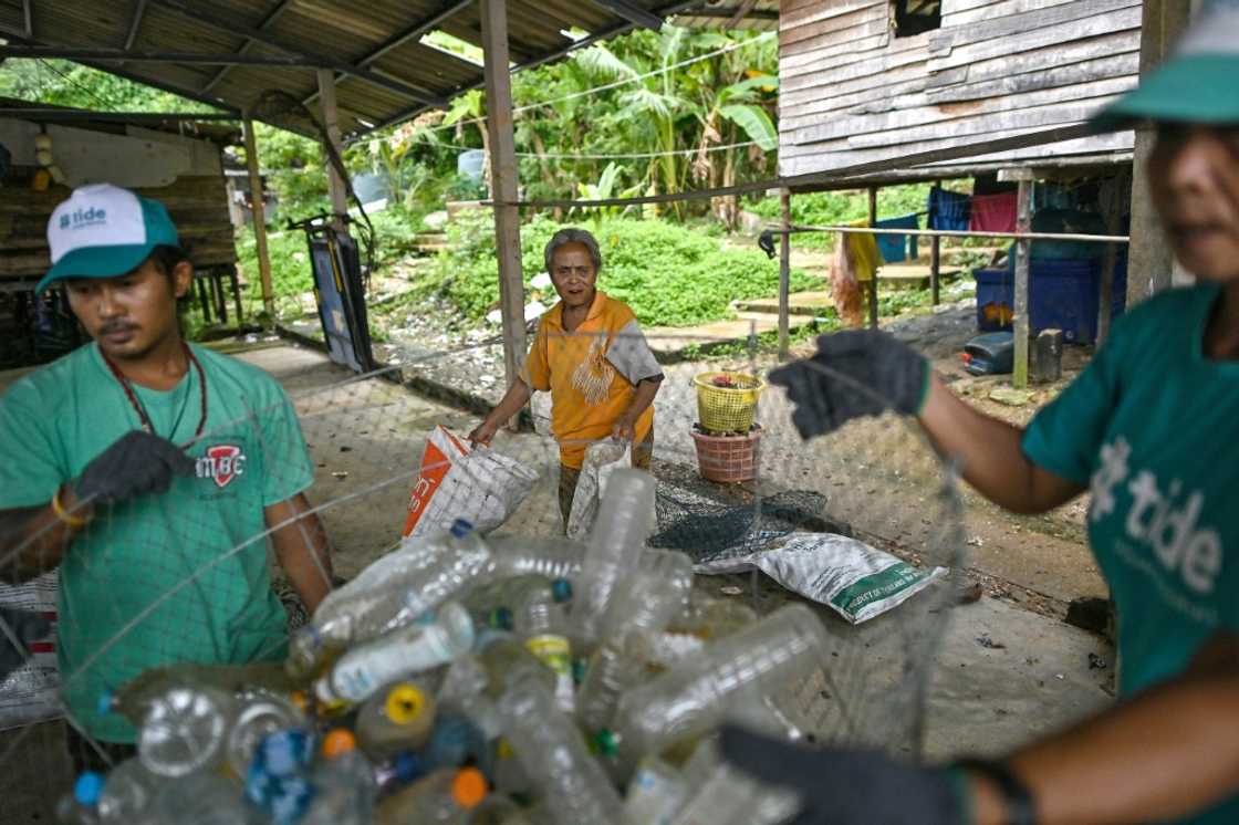 Tide pays a set rate for plastic to encourage continued collection Tide pays a set rate for plastic to encourage continued collection