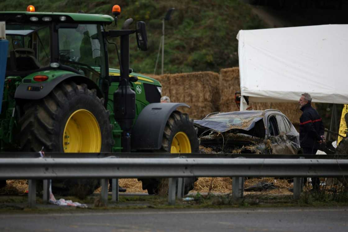 A prosecutor said the car did not apparently ram the roadblock on purpose