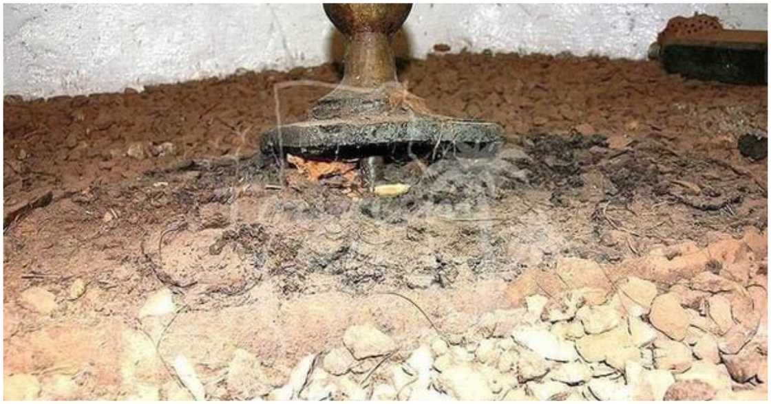 Another angle of the sword stuck to the ground Another angle of the sword stuck to the ground