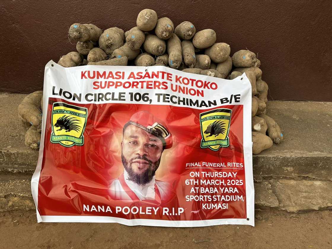 Lions Cirlce 106 of Asante Kotoko in Techiman donated 100 pieces of yam to aid Nana Pooley's funeral on March 6 in Kumasi Lions Cirlce 106 of Asante Kotoko in Techiman donated 100 pieces of yam to aid Nana Pooley's funeral on March 6 in Kumasi