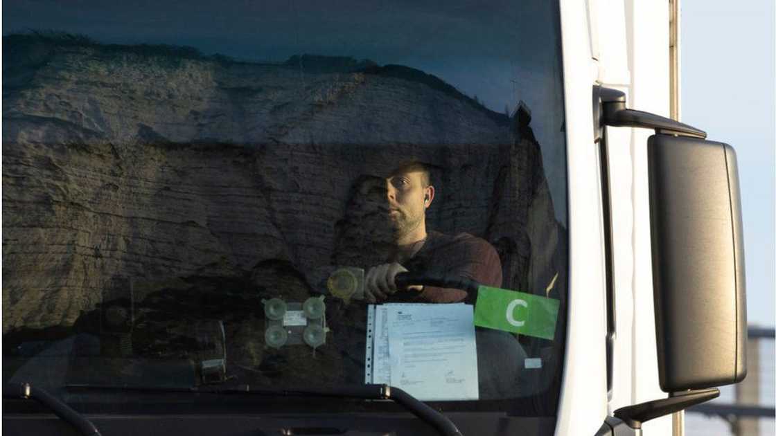 UK opens vacancy for truck drivers; about to open visa programs UK opens vacancy for truck drivers; about to open visa programs