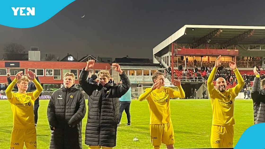 Goalkeeper Jan de Boer of Bryne FK was awarded with 4 trays of eggs as his MOTM prize in his team's 0-1 defeat to Bodo/Glimt on March 30, 2025 Goalkeeper Jan de Boer of Bryne FK was awarded with 4 trays of eggs as his MOTM prize in his team's 0-1 defeat to Bodo/Glimt on March 30, 2025