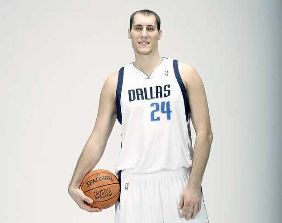 Top 10 tallest NBA players of all time Top 10 tallest NBA players of all time