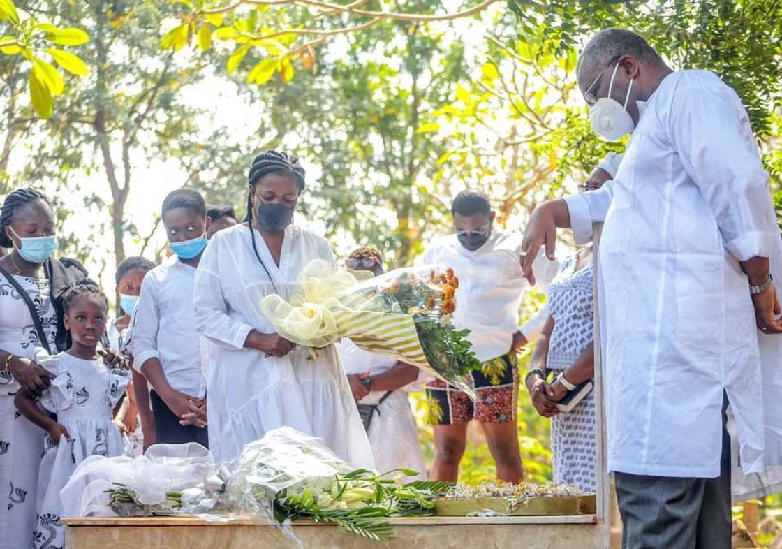 Sadness and tears flow as Lydia Alhassan visits husband's grave Sadness and tears flow as Lydia Alhassan visits husband's grave