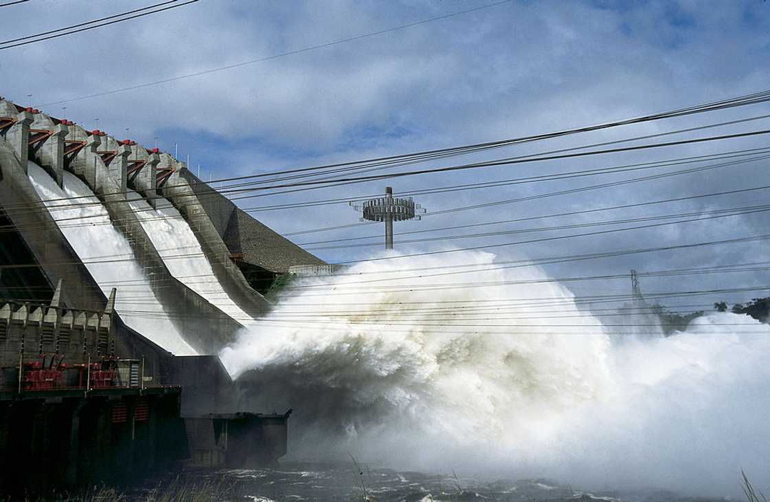 largest man-made lake in the world largest man-made lake in the world