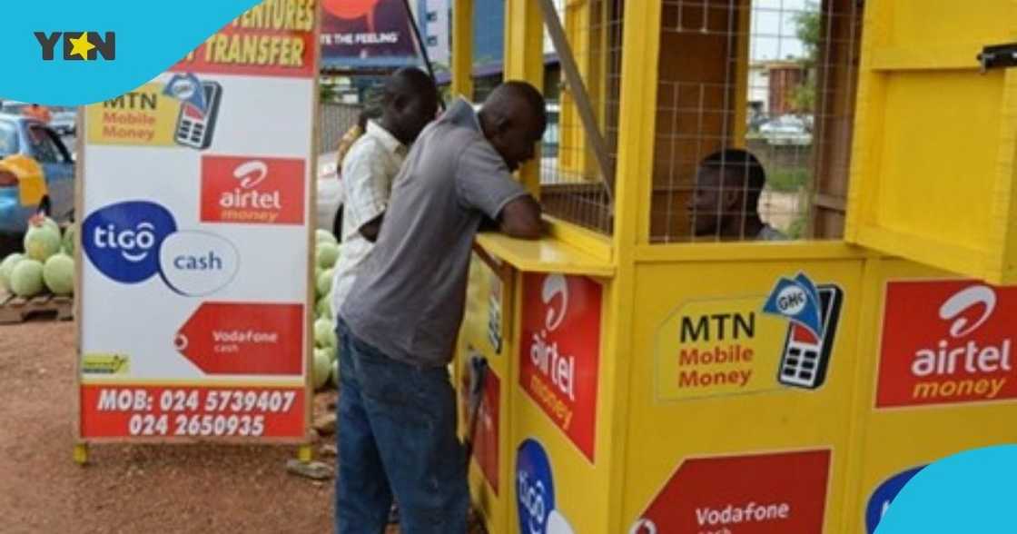 Kaneshie mobile money vendor in tears after he was tricked into accepting papers as Cash Kaneshie mobile money vendor in tears after he was tricked into accepting papers as Cash