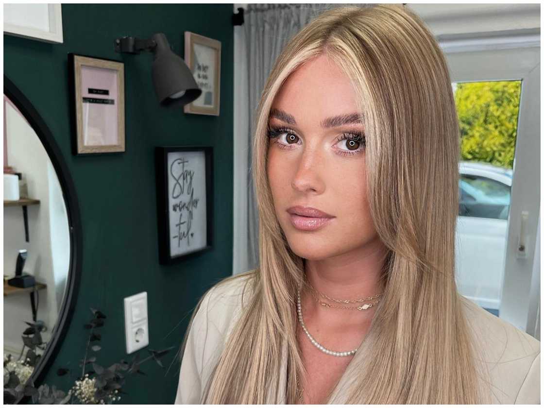 Long straight haircut Long straight haircut