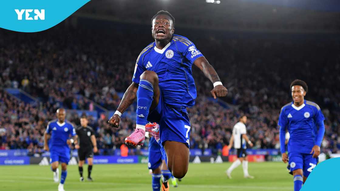 Leicester City, Abdul Fatawu Issahaku, Abdul Fatawu goal celebration, Abdul Fatawu Issahaku Birmingham, Premier League. Leicester City, Abdul Fatawu Issahaku, Abdul Fatawu goal celebration, Abdul Fatawu Issahaku Birmingham, Premier League.