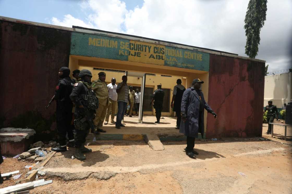Security officials outside Kuje prison Security officials outside Kuje prison