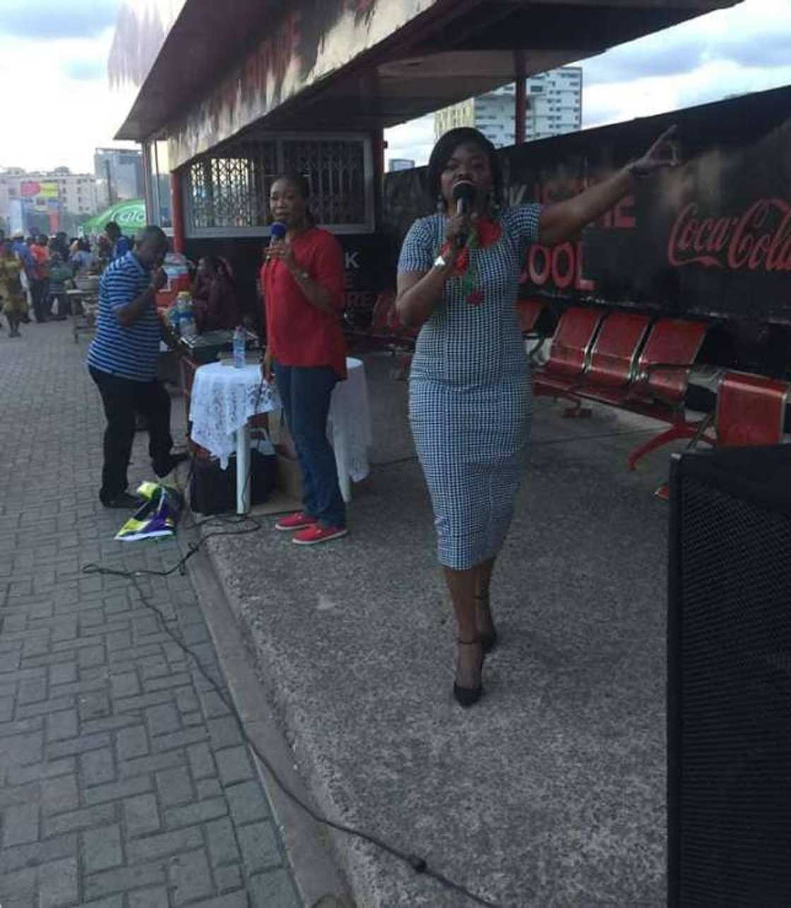 EC Commissioner Ms Adwoa Asuama Abrefa preaches at Accra Mall bus stop (Photo) EC Commissioner Ms Adwoa Asuama Abrefa preaches at Accra Mall bus stop (Photo)
